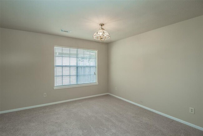 Building Photo - 19010 Dee Woods Dr