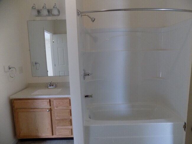 Building Photo - 204 Grant Ave