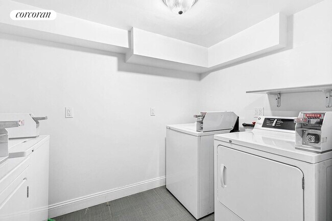 Building Photo - 2032 5th Ave