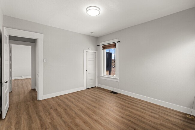 Building Photo - 531-535 W Juniper Street