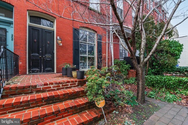Building Photo - 206 S 43rd St