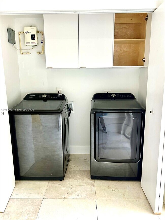 Building Photo - 2536 Flamingo Ln