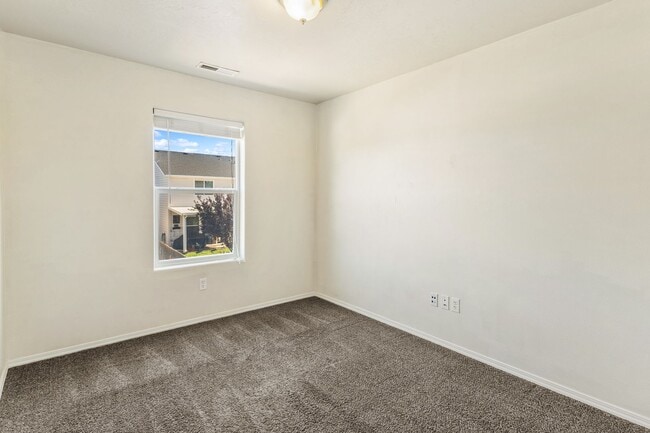 Building Photo - Cute Caldwell Home