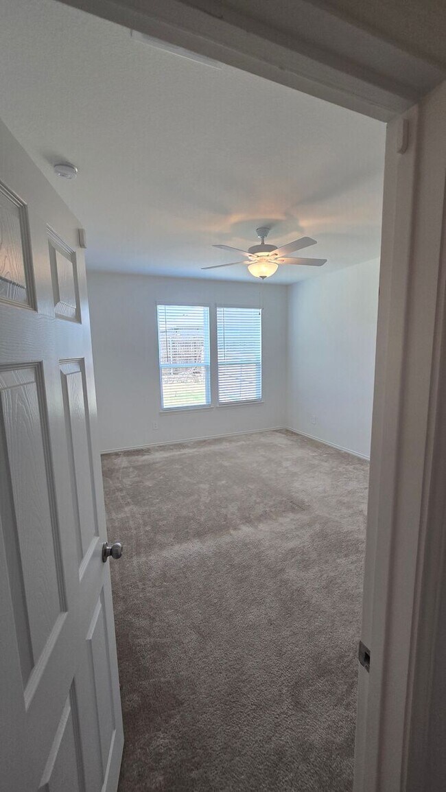 Building Photo - Move-In Special: $500 Off on 2nd Month’s R...