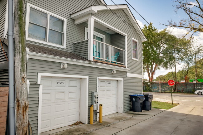 Building Photo - 1409 Dodge Ave