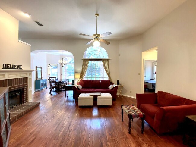 Building Photo - 13706 Morningbluff Dr