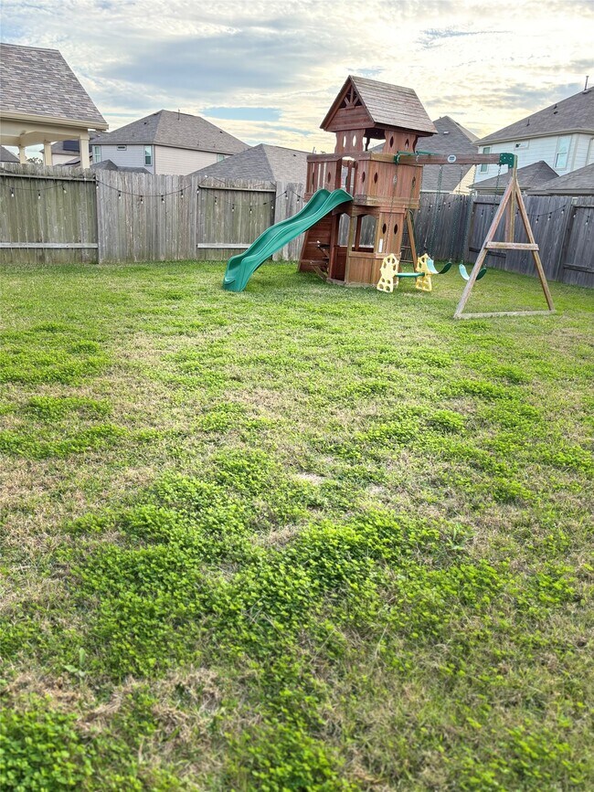 Building Photo - 17607 Desmond St