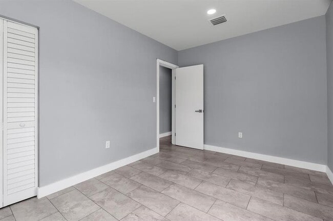Building Photo - 14620 Tyler St