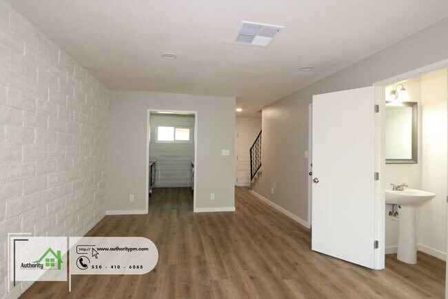 Building Photo - 1105 Olive Ave