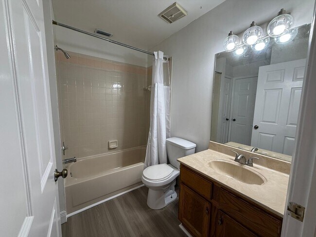Building Photo - 12718 Westhampton Cir