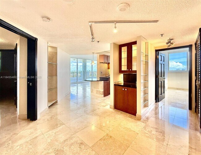 Building Photo - 6422 Collins Ave