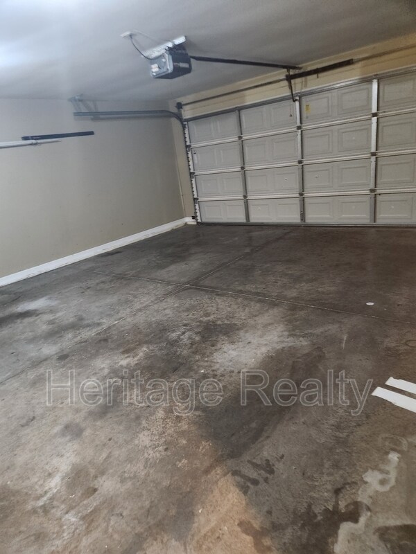 Building Photo - 6515 Airtree Ln