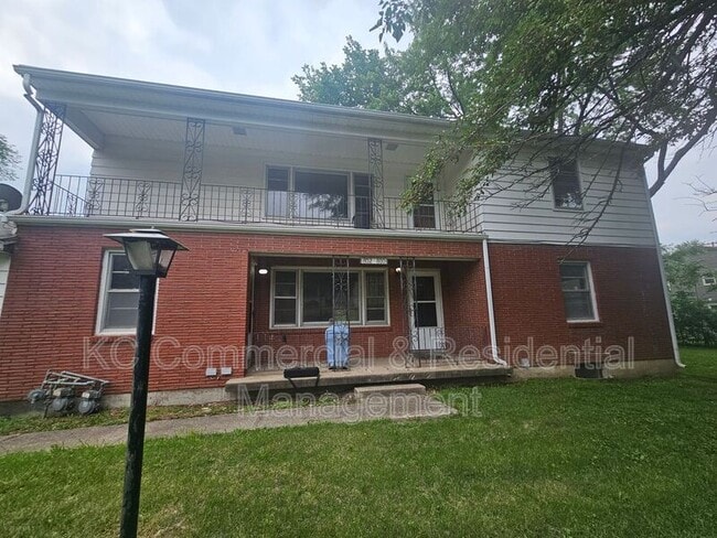 Primary Photo - 800 E 75th Terrace