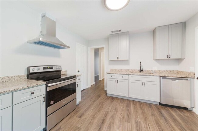 Building Photo - 1903 S 19th St