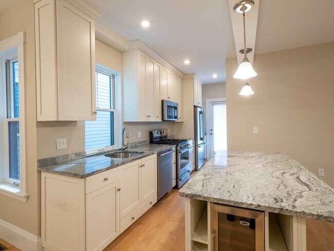 Building Photo - 24 Hall St