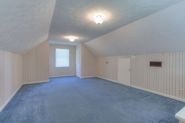 Building Photo - 2303 Friendship Dr