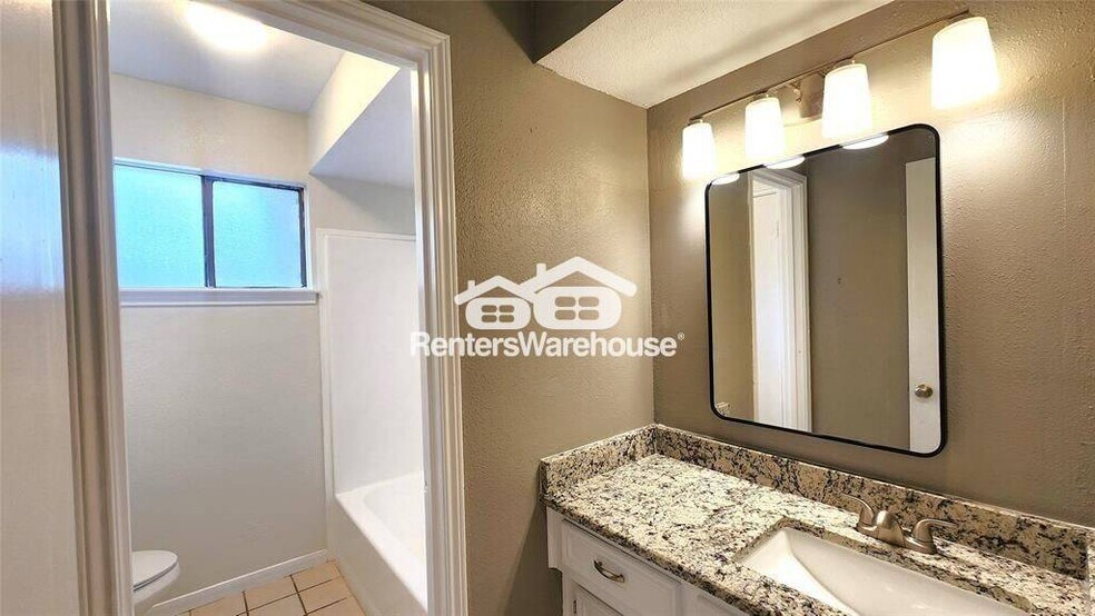 Building Photo - 2702 Foliage Green Dr