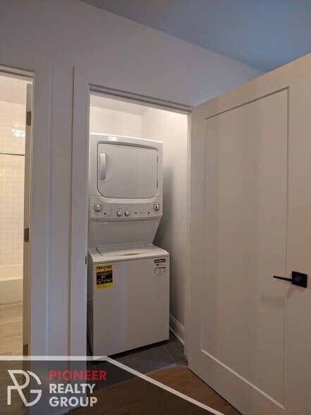 Building Photo - 3407 W Fullerton Ave