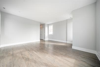 Building Photo - 556 W 18th St