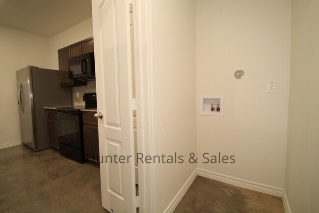 Building Photo - North Killeen 3-Bed Duplex with Modern Tou...