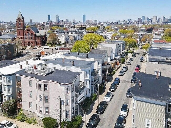 Building Photo - 22 Buttonwood St