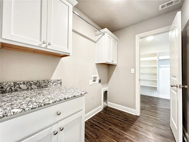 Building Photo - 1721 Charismatic Dr