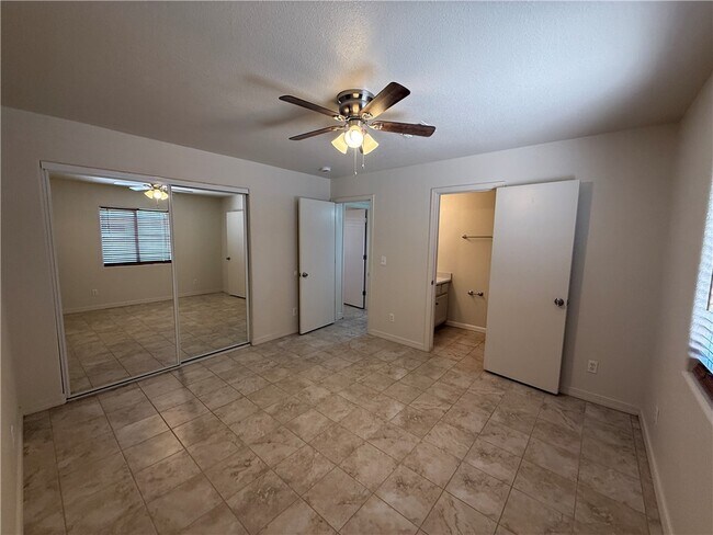Building Photo - 2539 Ashfork Ave