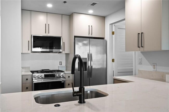 Building Photo - 3338 Peachtree Rd NE