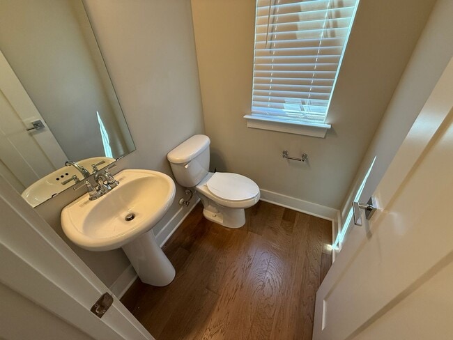 Building Photo - Beauitiful Home in the heart of Ballantyne!!