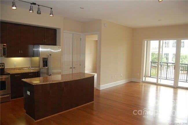 Building Photo - 4620 Piedmont Row Dr