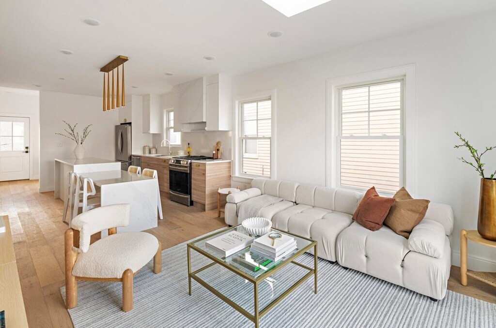 Building Photo - 65 Merriam St