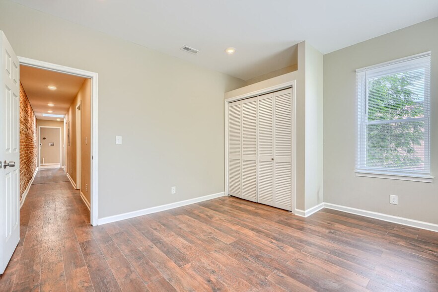 Building Photo - 446 N Linwood Ave