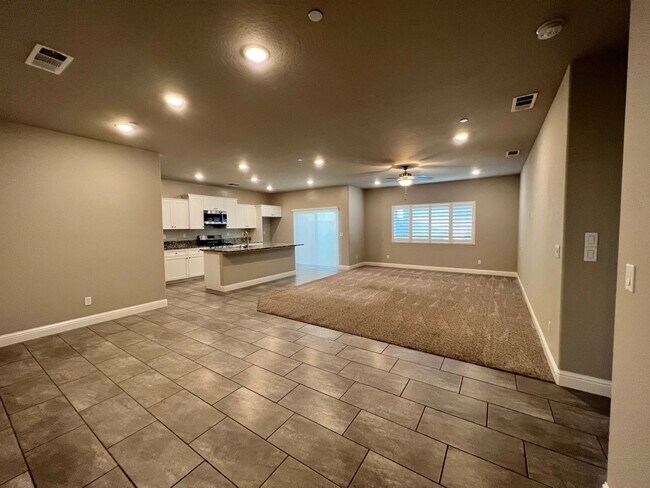 Building Photo - Charming and Elegant Home in Clovis District