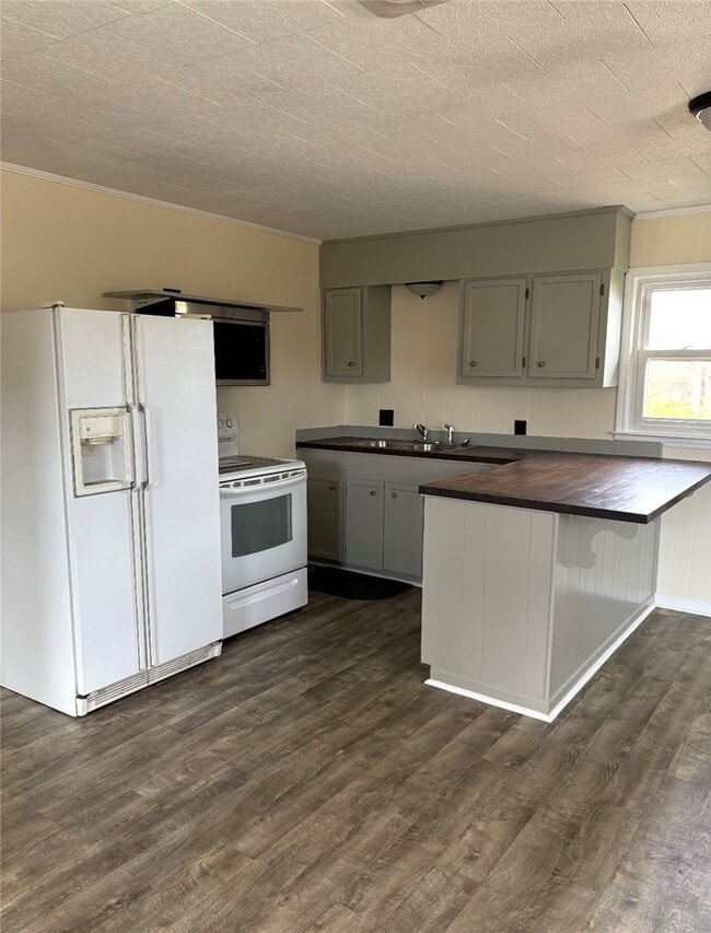 Building Photo - 104 S Ann St