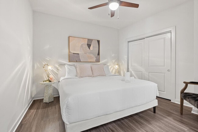 Building Photo - 5820 1/2 Cameron Rd