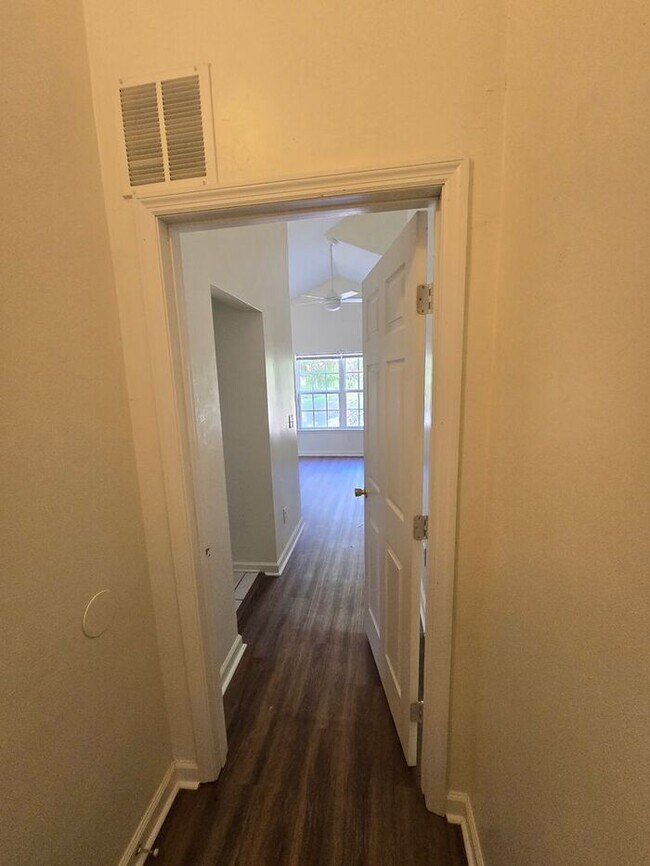 Building Photo - 3bedrooms 2.5 baths townhome Available Nov...