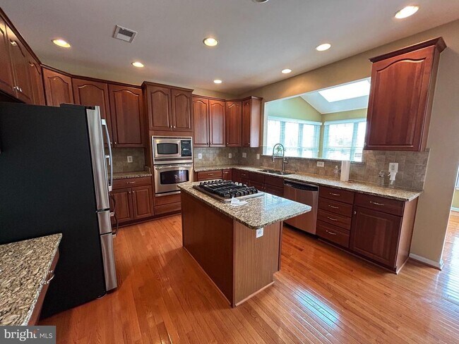 Building Photo - 42650 Nations St