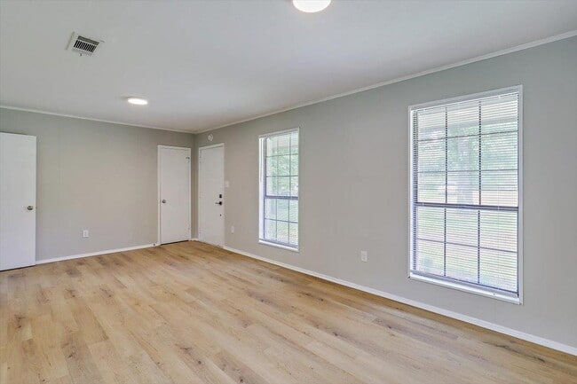 Building Photo - 642 Sweetgum St