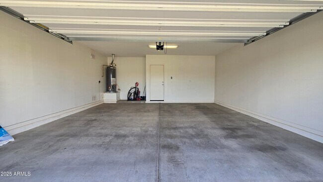 Building Photo - 1006 S 202nd Ln