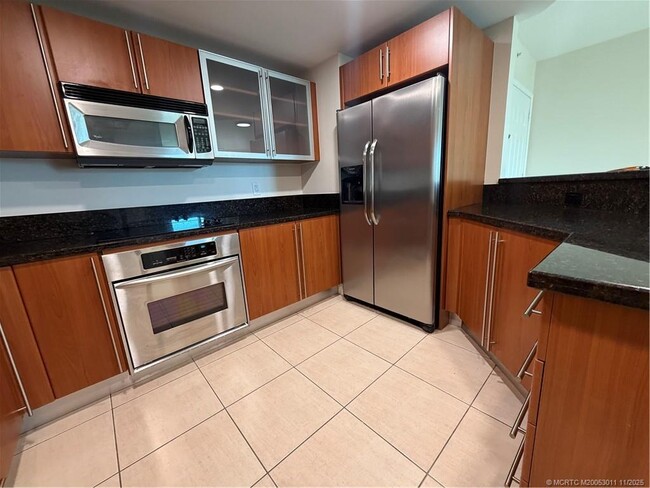 Building Photo - 610 Clematis St