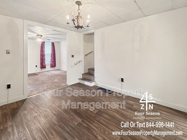 Building Photo - 338 S Locust St