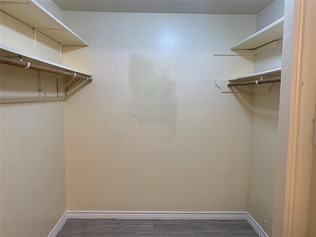 Building Photo - 1817 Saxony Ln