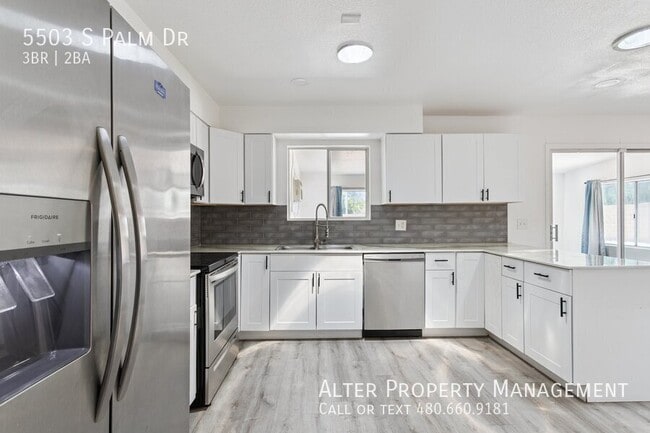 Building Photo - 5503 S Palm Dr