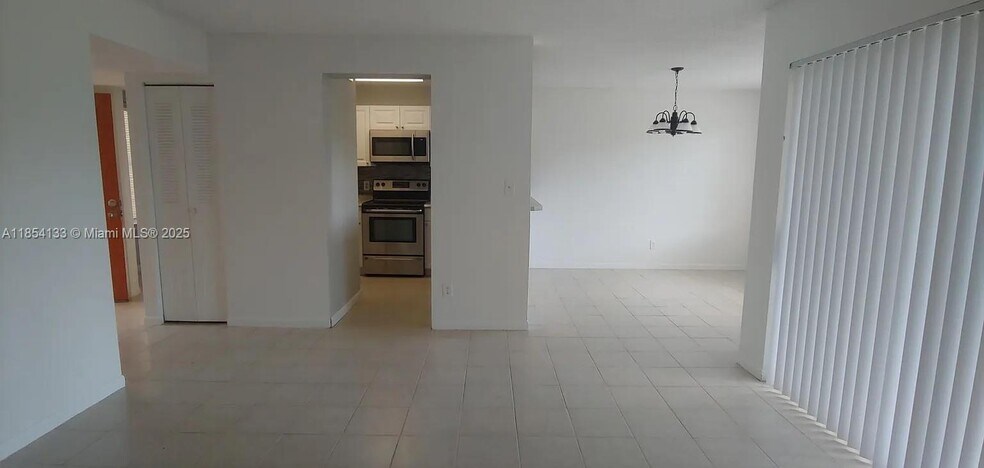 Building Photo - 1069 Coral Club Dr