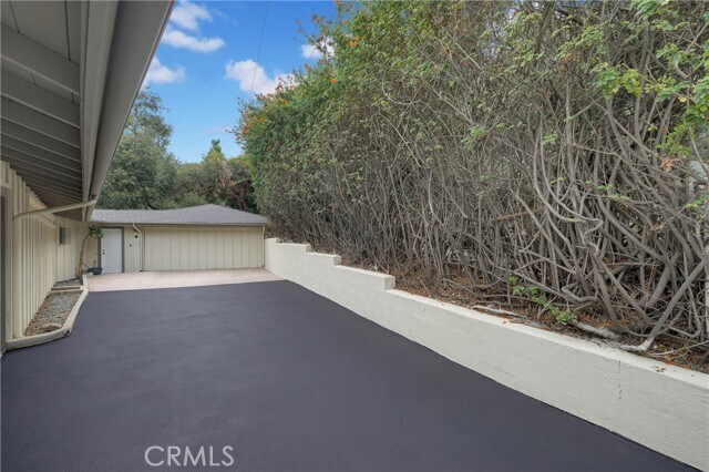 Building Photo - 859 St Katherine Dr