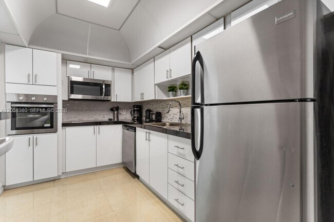 Building Photo - 3801 S Ocean Dr