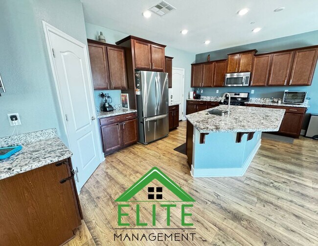 Building Photo - **Welcome to this Immaculately Maintained ...