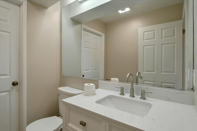 Building Photo - 970 Antelope Terrace