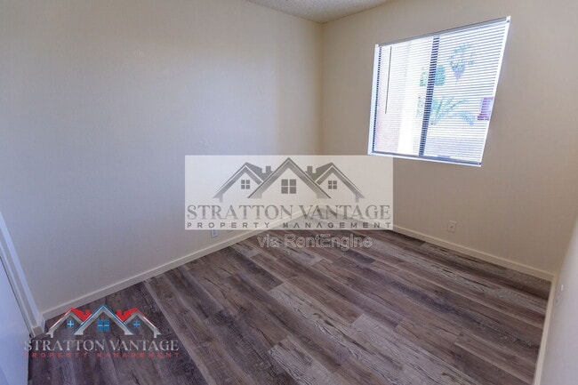 Building Photo - 2165 E University Dr