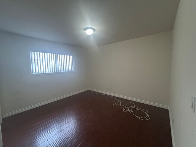 Building Photo - Spacious 2bed 1.5bath Apartment near Beach Blvd & Talbert Ave